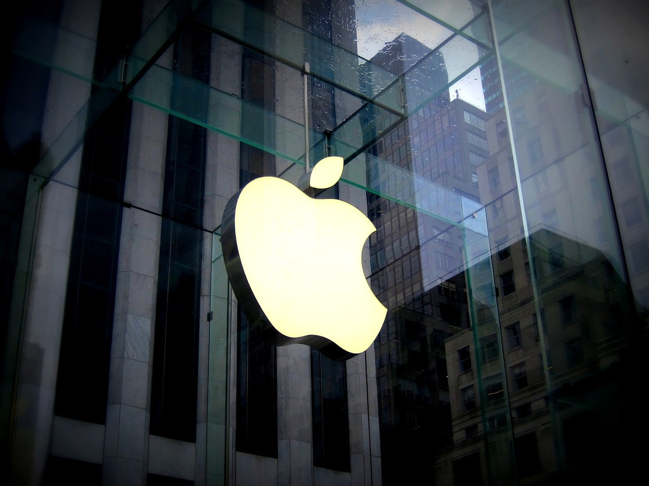 Apple Inc shares hit a milestone